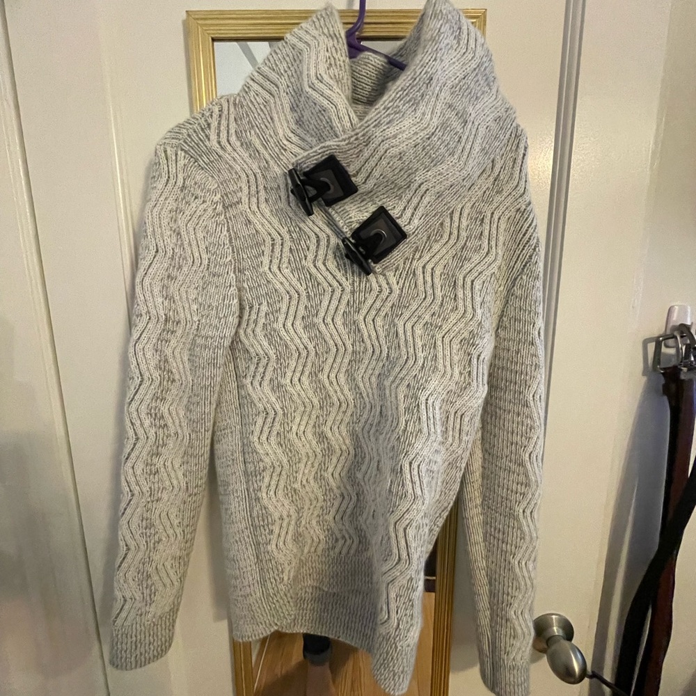THICK TURTLENECK SWEATER